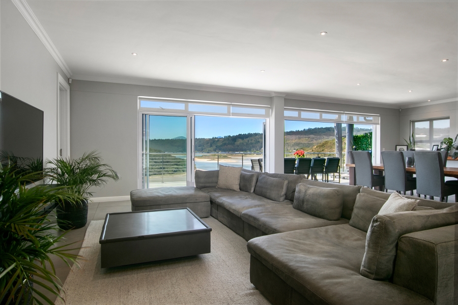 4 Bedroom Property for Sale in Kingfisher Creek Western Cape